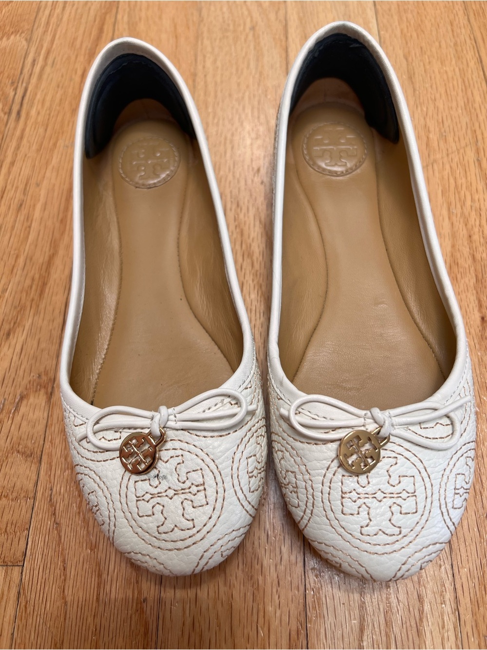 Tory Burch Chelsea Stitched Logo Ballet Flats Ivory Leather Size 6 w/ box
